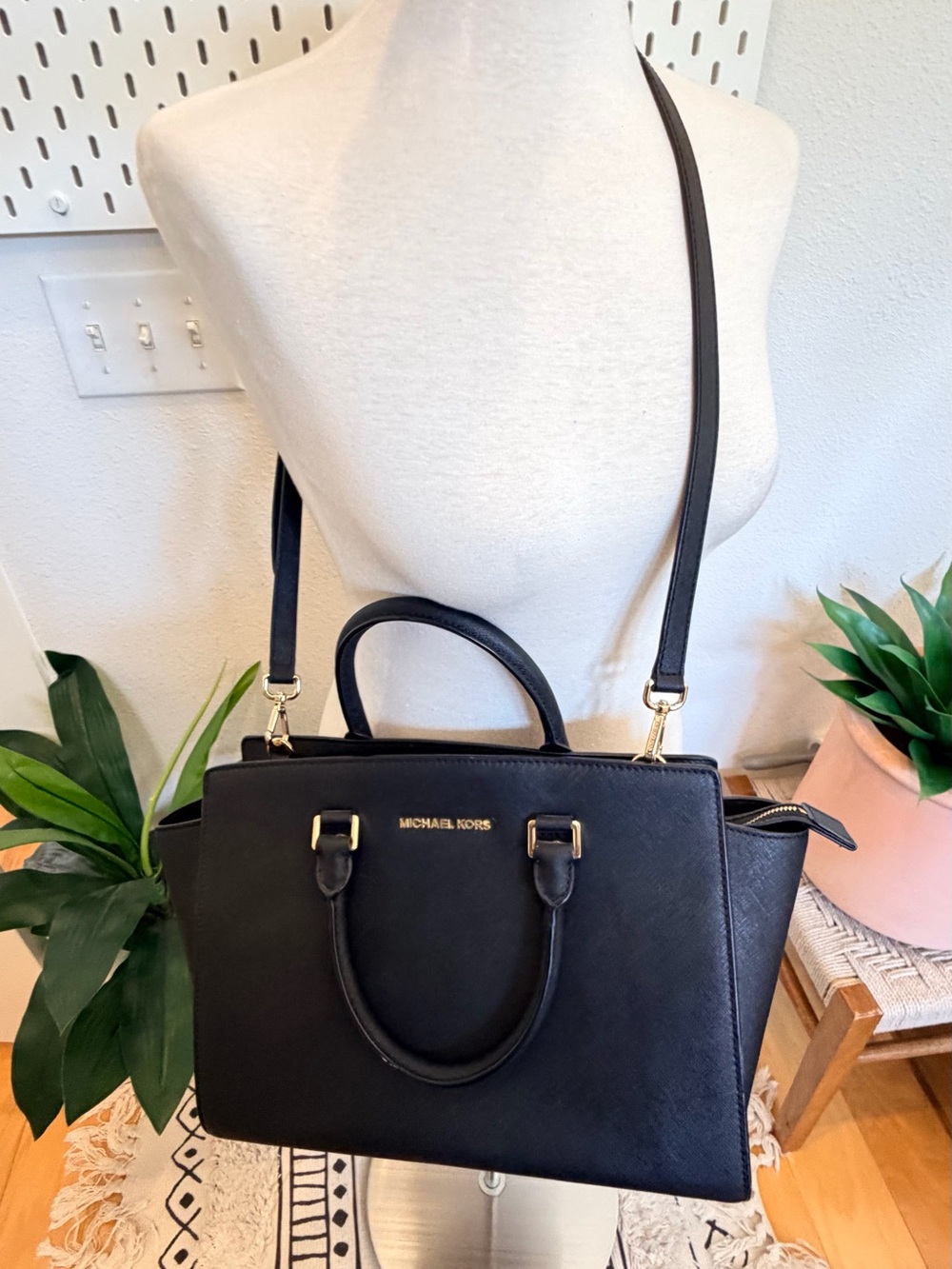 Michael Kors Selma Large Black Saffiano Leather Satchel Gold-Tone Hardware